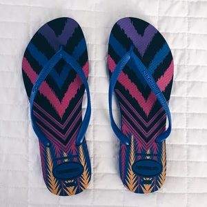NWOT Striped Havaianas
